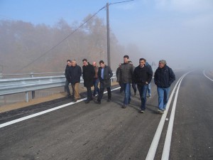 Ολοκληρώθηκε το έργο βελτίωσης-διαπλάτυνσης της οδού Κοζάνης-Σερβίων- Παραδόθηκε το τμήμα της Ε.Ο. Κοζάνης-Λάρισας από διασταύρωση με δημοτική οδό Κρανιδίων έως διασταύρωση με δημοτική οδό προς Αυλές-Ρύμνιο