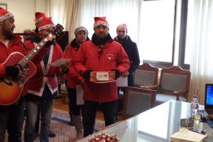 Τα Χριστουγεννιάτικα Κάλαντα έψαλαν στον Αντιπεριφερειάρχη Π.Ε. Κοζάνης Παναγιώτη Πλακεντά, την Παρασκευή 22 Δεκεμβρίου, σύλλογοι, φορείς και εργαζόμενοι