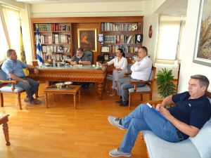 Ο τρόπος παροχής βοήθειας στους πυρόπληκτους κατοίκους της Αττικής ήταν το αντικείμενο της σύσκεψης που πραγματοποιήθηκε με εντολή του Περιφερειάρχη Δυτικής Μακεδονίας Θεόδωρου Καρυπίδη, την Τετάρτη 25 Ιουλίου, στα γραφεία της Π.Ε. Κοζάνης