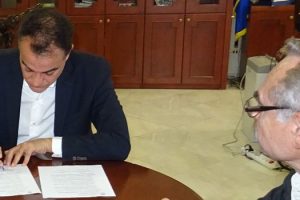 Πρωτόκολλο παράδοσης – παραλαβής μιας φρέζας χιονιού που παραχωρεί η Περιφέρεια Δυτικής Μακεδονίας στην Τοπική Κοινότητα Καταφυγίου