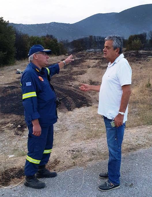 Ο Αντιπεριφερειάρχης της Π.Ε. Κοζάνης συγχαίρει τους Πυροσβέστες, για την κατάσβεση της φωτιάς στα Λεύκαρα