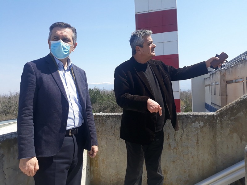 Ταχύτατη εγκατάσταση ανελκόμενου καθίσματος στην αυτόνομη είσοδο της Νεφρολογικής κλινικής του Μποδοσάκειου Νοσοκομείου Πτολεμαΐδας, από την Περιφέρεια Δυτικής Μακεδονίας –  Γίνονται ενέργειες για προσθήκη προστατευτικού κελύφους