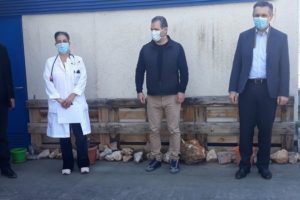 Ταχύτατη εγκατάσταση ανελκόμενου καθίσματος στην αυτόνομη είσοδο της Νεφρολογικής κλινικής του Μποδοσάκειου Νοσοκομείου Πτολεμαΐδας, από την Περιφέρεια Δυτικής Μακεδονίας – Γίνονται ενέργειες για προσθήκη προστατευτικού κελύφους