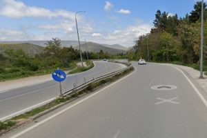διαμόρφωση παράπλευρης οδού διέλευσης πεζών κατά μήκος του δρόμου  Κοζάνη-Κοίλα