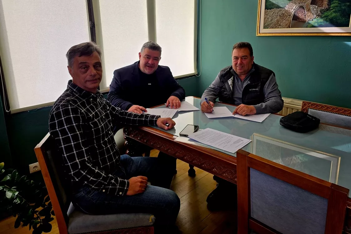 Υπογραφή Σύμβασης για την «Αποκατάσταση βλαβών σε τεχνικά της επαρχιακής οδού Τρανοβάλτου - Ελάτης»