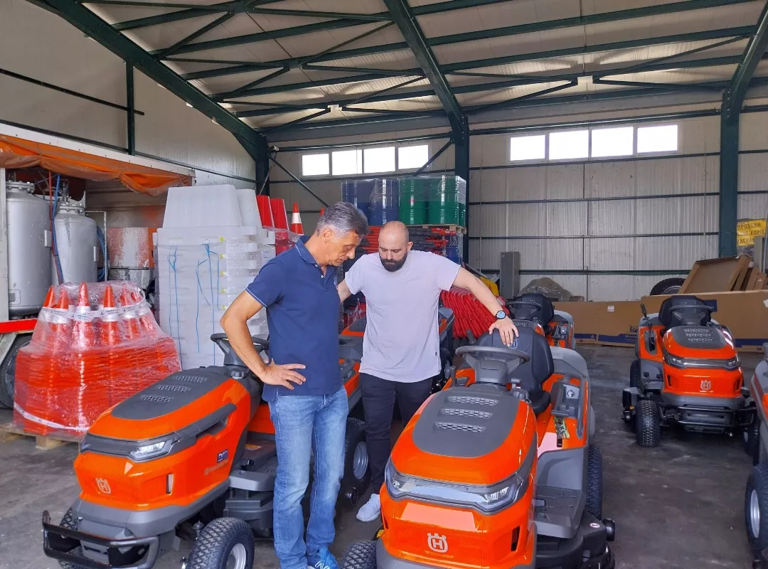 Επτά νέα χλοοκοπτικά τρακτέρ στη "μάχη" για καλύτερα γήπεδα στην ΠΕ Κοζάνης #4
