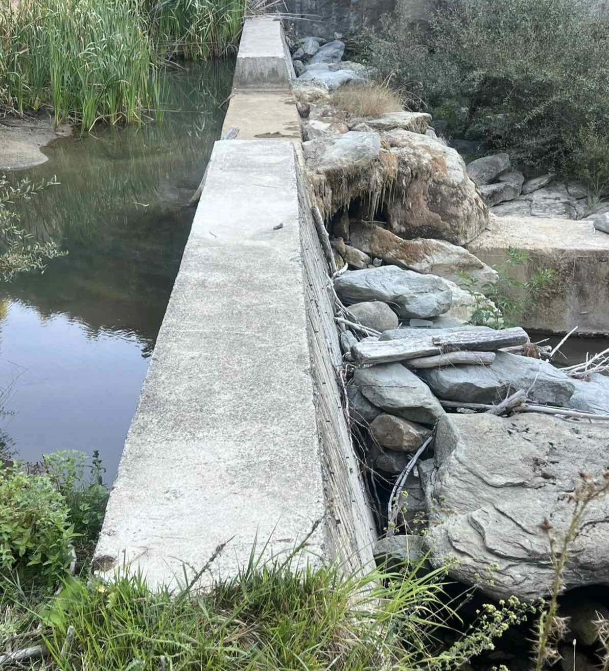 Ξεκίνησαν οι εργασίες καθαρισμού στο προφράγμα Πραμόριτσας, στο ύψος του Αυγερινού