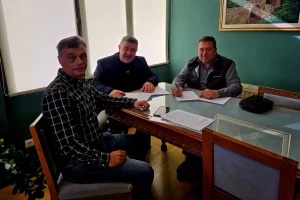 Υπογραφή Σύμβασης για την «Αποκατάσταση βλαβών σε τεχνικά της επαρχιακής οδού Τρανοβάλτου - Ελάτης»